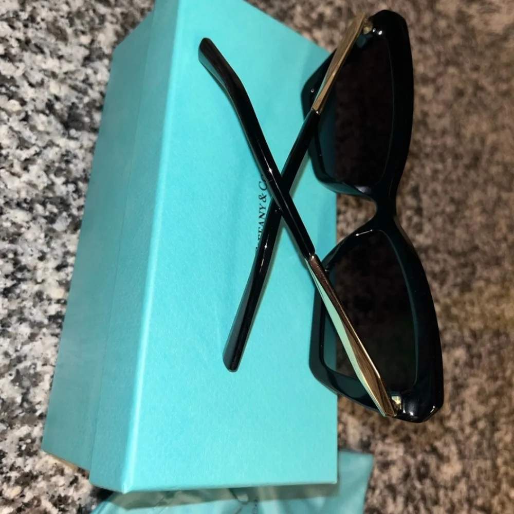Tiffany & Co. Black Cat-Eye Sunglasses New Boxed Case Bag Cloth Bag One Size